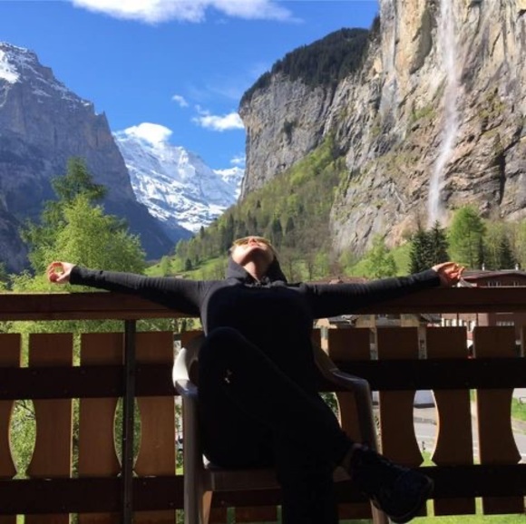 Meet your Posher, Sigitela - Picture 1 of 1